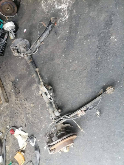 Eje traseros con discos
nissan primera p11